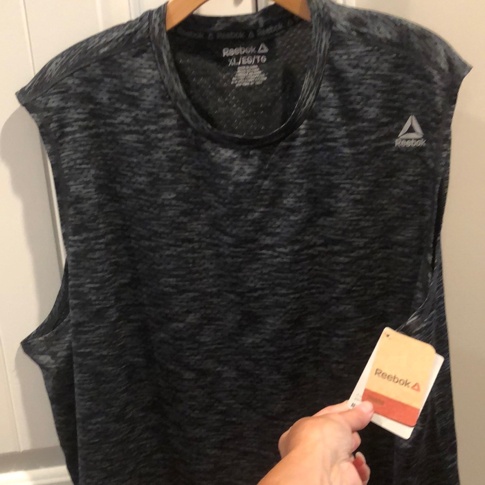 CLOSET CLOSING ! 2morrow Morning ! NWT Men’s Sleeveless Top